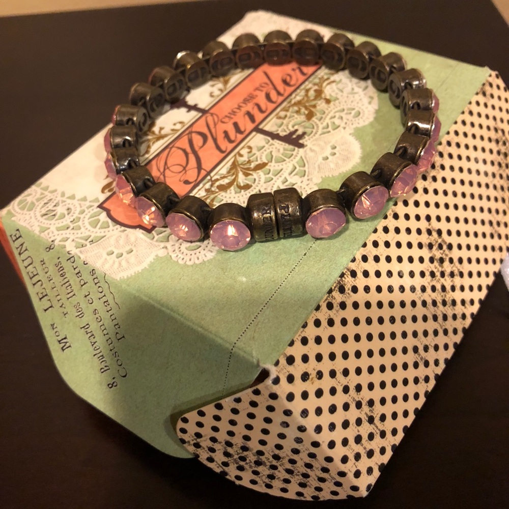 Plunder pink Magnetic bangle